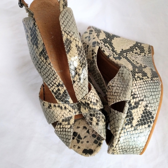 JEFFREY CAMPBELL platform sandals - Picture 2 of 7